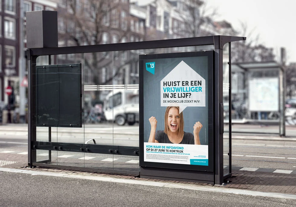 Vrijwilligersaffiche voor W13 in een bushokje